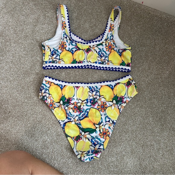 Lemon bikini 🍋 - Picture 7 of 9